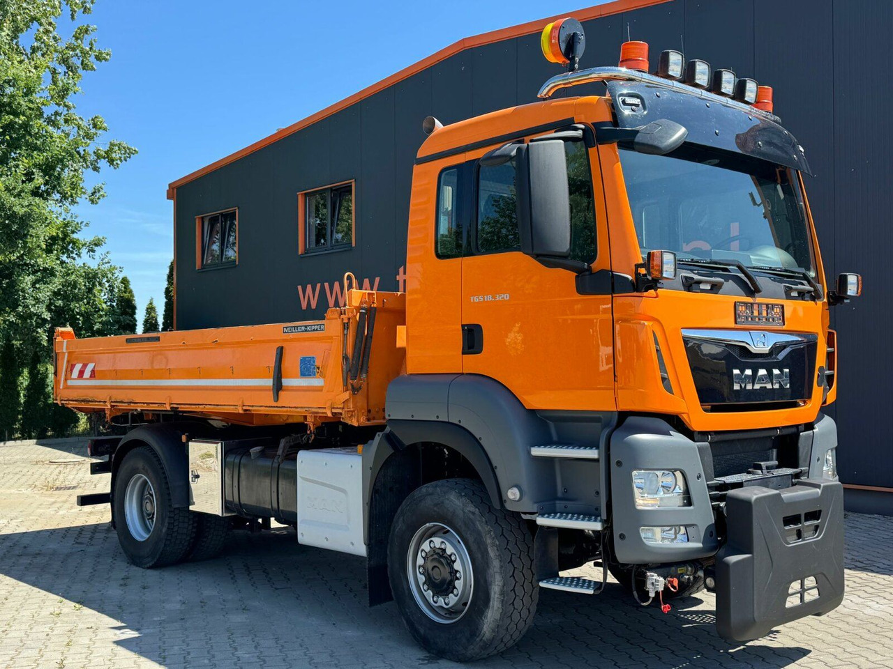 MAN TGS 18.320 4x4 BL Euro 6 Kipper + Winterdienst - Camión volquete: foto 1 MAN TGS 18.320 4x4 BL Euro 6 Kipper + Winterdienst - Camión volquete: foto 1