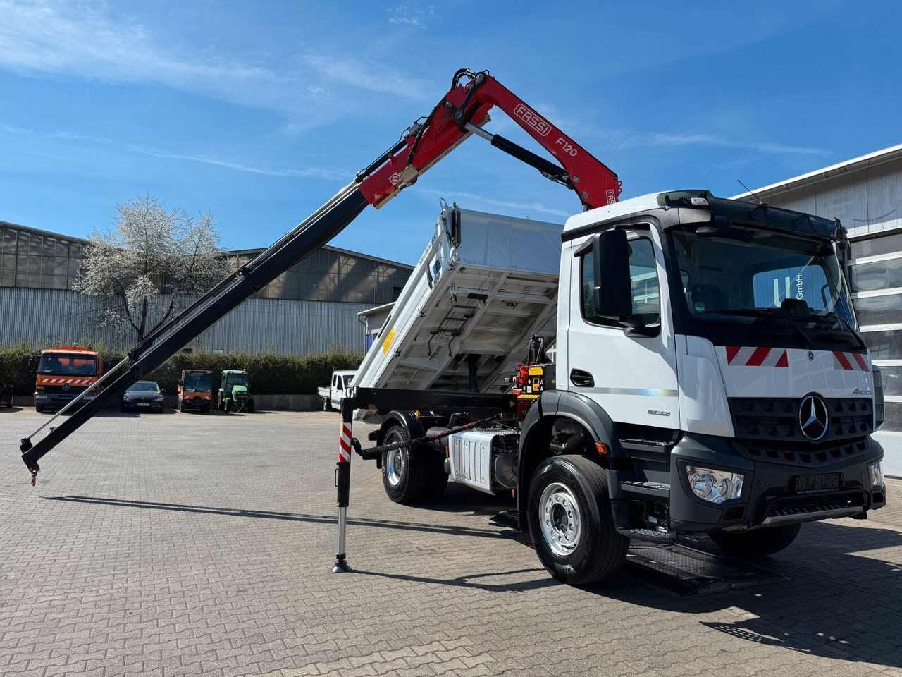 Leasing de  Mercedes-Benz AROCS 1832 4x2 Euro 6 Kipper Kran FASSI F120FB Mercedes-Benz AROCS 1832 4x2 Euro 6 Kipper Kran FASSI F120FB: foto 6