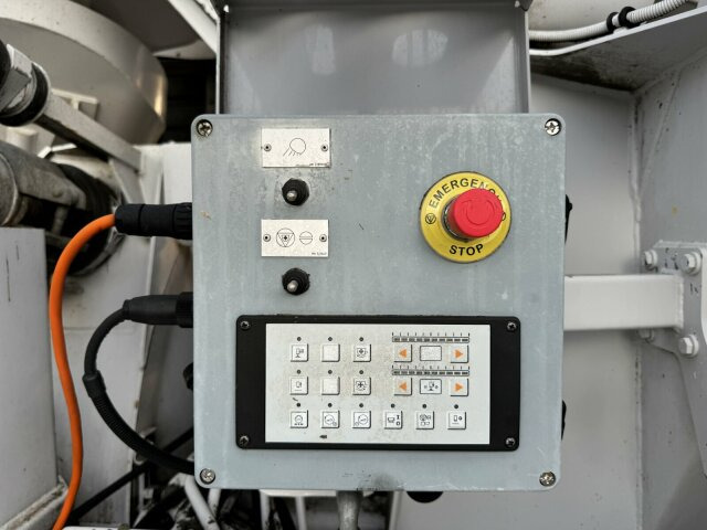 Mercedes-Benz AROCS 3243 8x4 Euro 6 Pumi Putzmeister TMM 24-3 - Camión hormigonera con bomba: foto 3 Mercedes-Benz AROCS 3243 8x4 Euro 6 Pumi Putzmeister TMM 24-3 - Camión hormigonera con bomba: foto 3