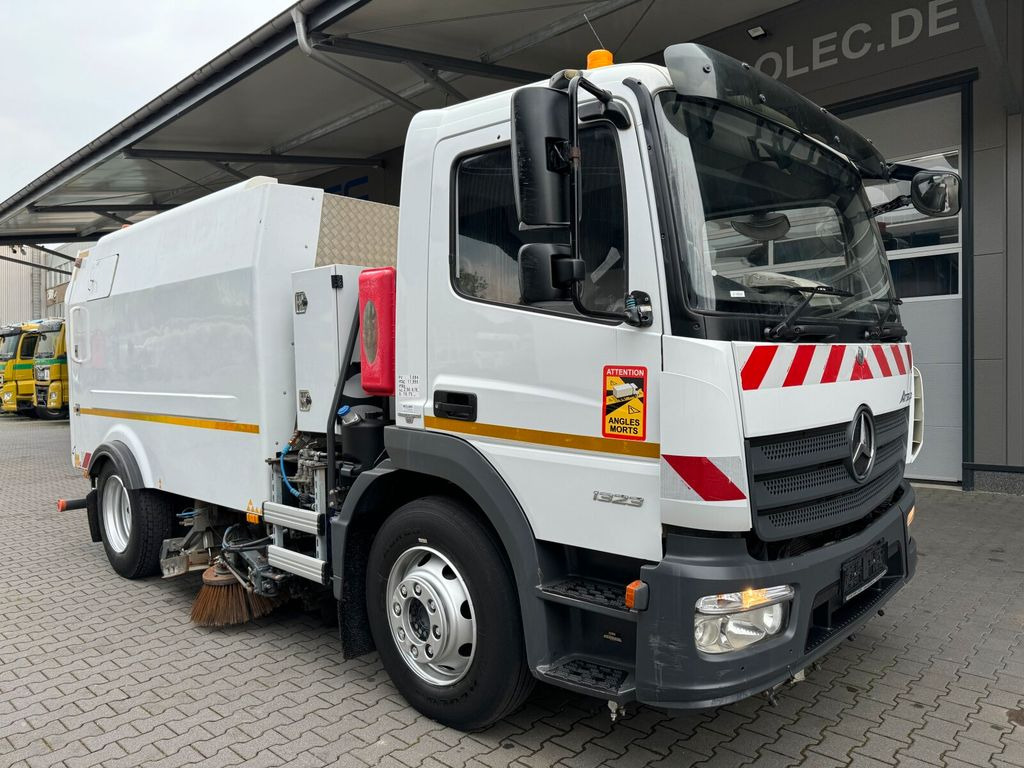 Barredora vial Mercedes-Benz Atego 1323 Kehrmaschine BROCK SL150/2 HD Anlage: foto 1