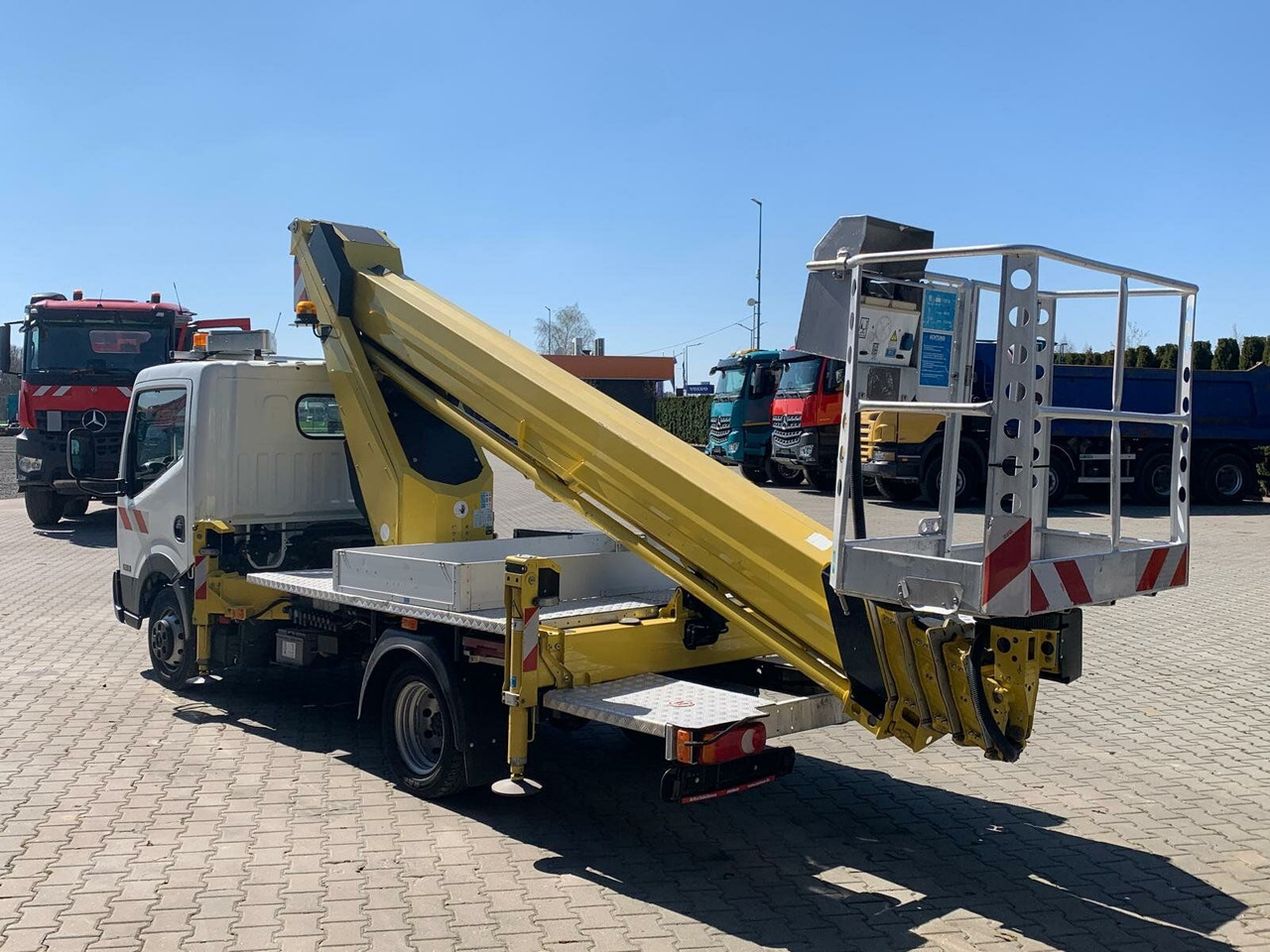 Nissan Cabstar 4x2 Ruthmann Steiger TB 270 - Camión con plataforma elevadora: foto 4 Nissan Cabstar 4x2 Ruthmann Steiger TB 270 - Camión con plataforma elevadora: foto 4