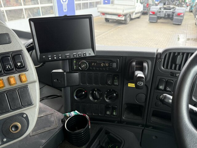 Scania P230 Kehrmaschine Küpper Weisser 6 M³ - Barredora vial: foto 4 Scania P230 Kehrmaschine Küpper Weisser 6 M³ - Barredora vial: foto 4