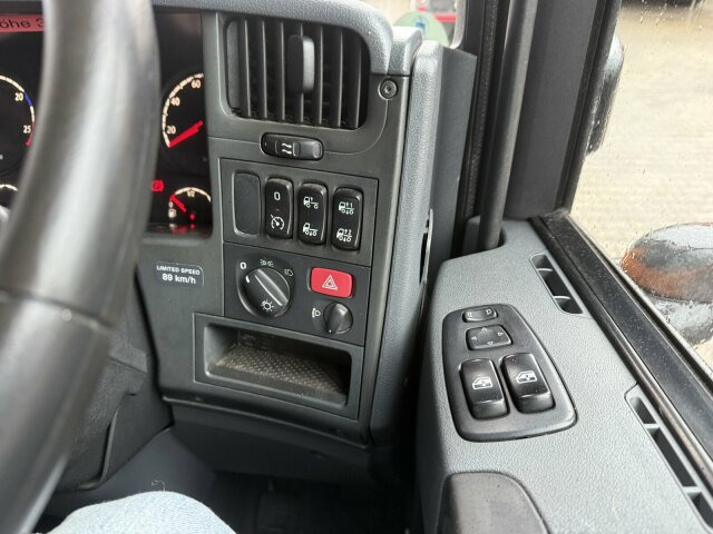 Scania P230 Kehrmaschine Küpper Weisser 6 M³ - Barredora vial: foto 5 Scania P230 Kehrmaschine Küpper Weisser 6 M³ - Barredora vial: foto 5