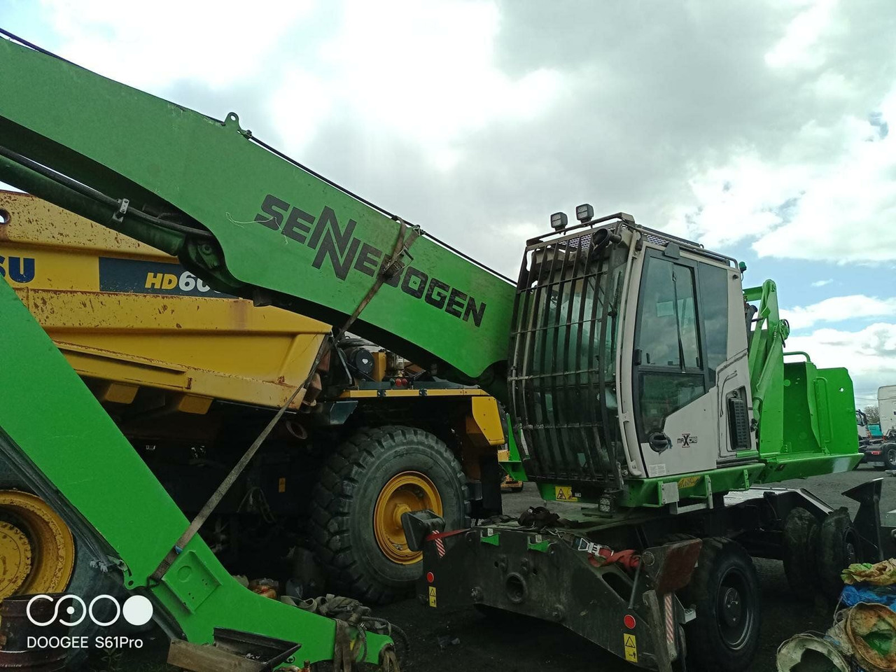 Sennebogen 818-E Umschlagbagger - 83 Ton - mit Greifer - Excavadora de ruedas: foto 1 Sennebogen 818-E Umschlagbagger - 83 Ton - mit Greifer - Excavadora de ruedas: foto 1