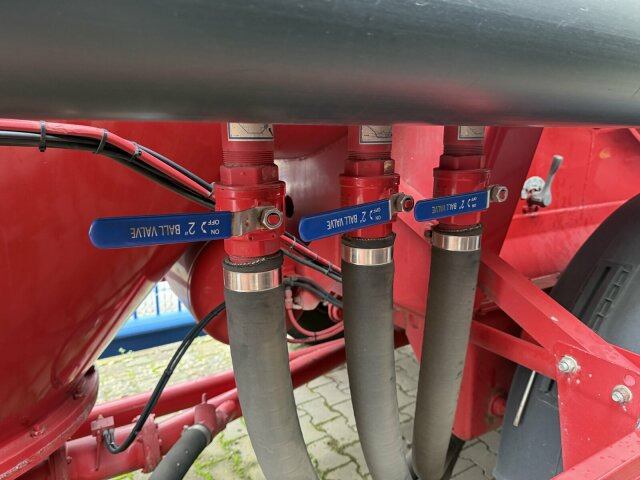 Spitzer SF 2754 / 4P liegend Silo 55 m3 - Semirremolque silo: foto 2 Spitzer SF 2754 / 4P liegend Silo 55 m3 - Semirremolque silo: foto 2