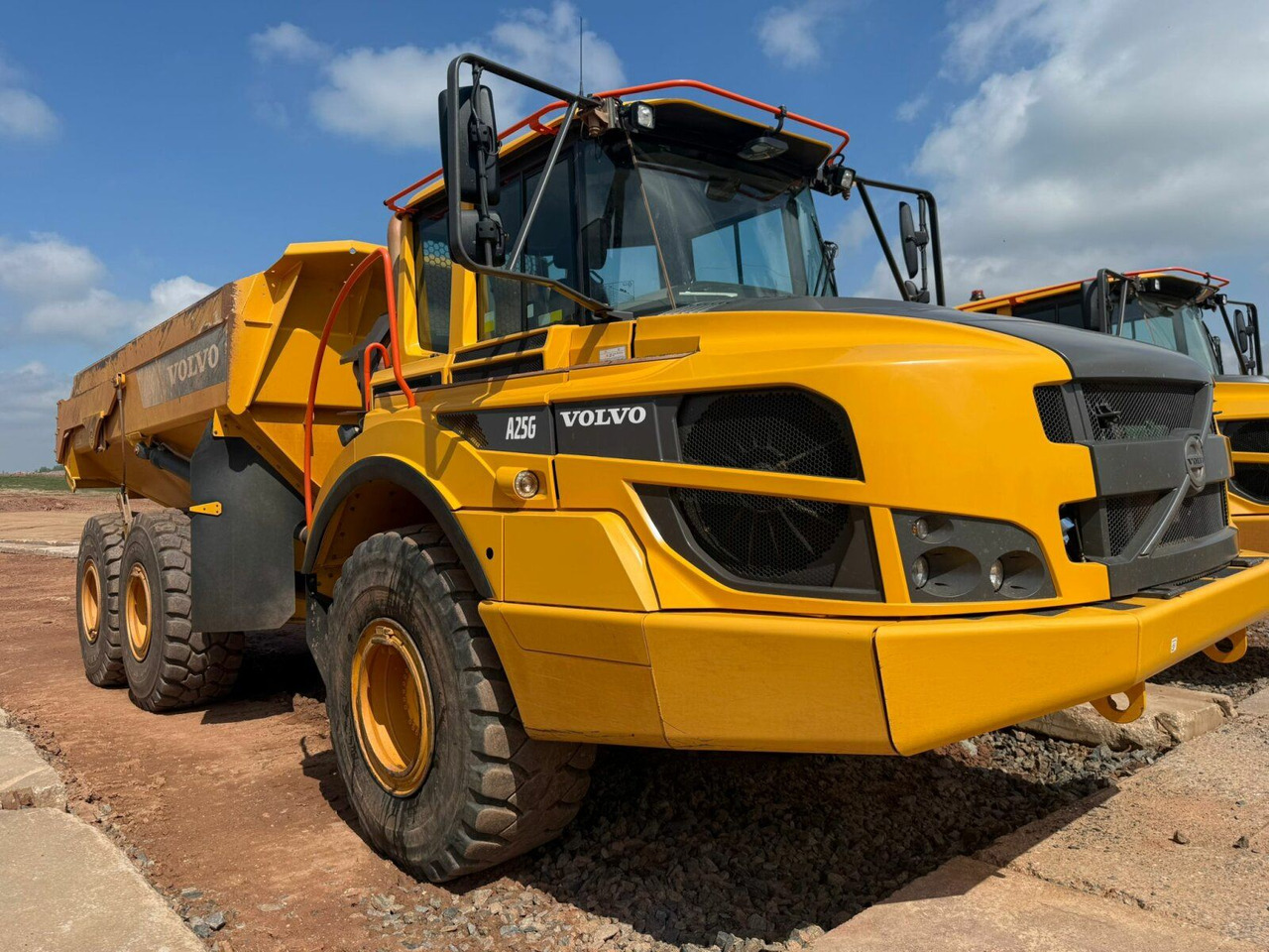 Volvo A25G Dumper 22,7 Ton TOP gepflegt - Camión portacontenedor de cadenas: foto 1 Volvo A25G Dumper 22,7 Ton TOP gepflegt - Camión portacontenedor de cadenas: foto 1