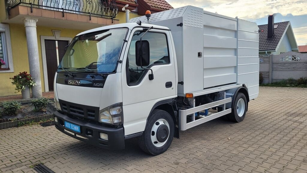 Isuzu NQR75 Container washer laveuse lavacassonetti myjka - Camión de basura: foto 4 Isuzu NQR75 Container washer laveuse lavacassonetti myjka - Camión de basura: foto 4