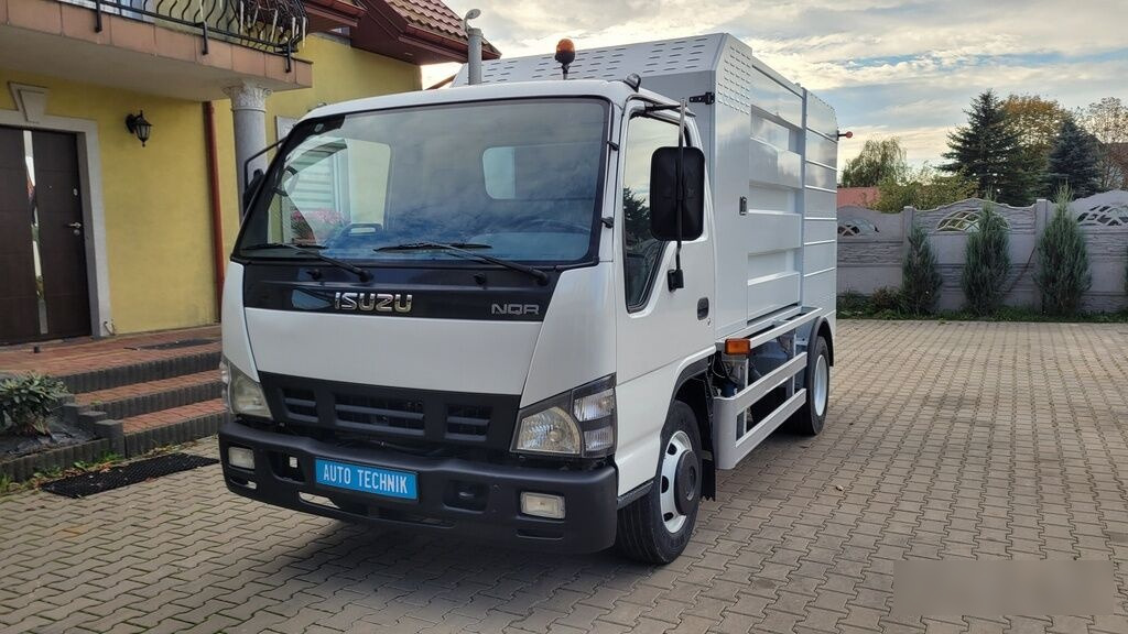 Isuzu NQR75 Container washer laveuse lavacassonetti myjka - Camión de basura: foto 3 Isuzu NQR75 Container washer laveuse lavacassonetti myjka - Camión de basura: foto 3