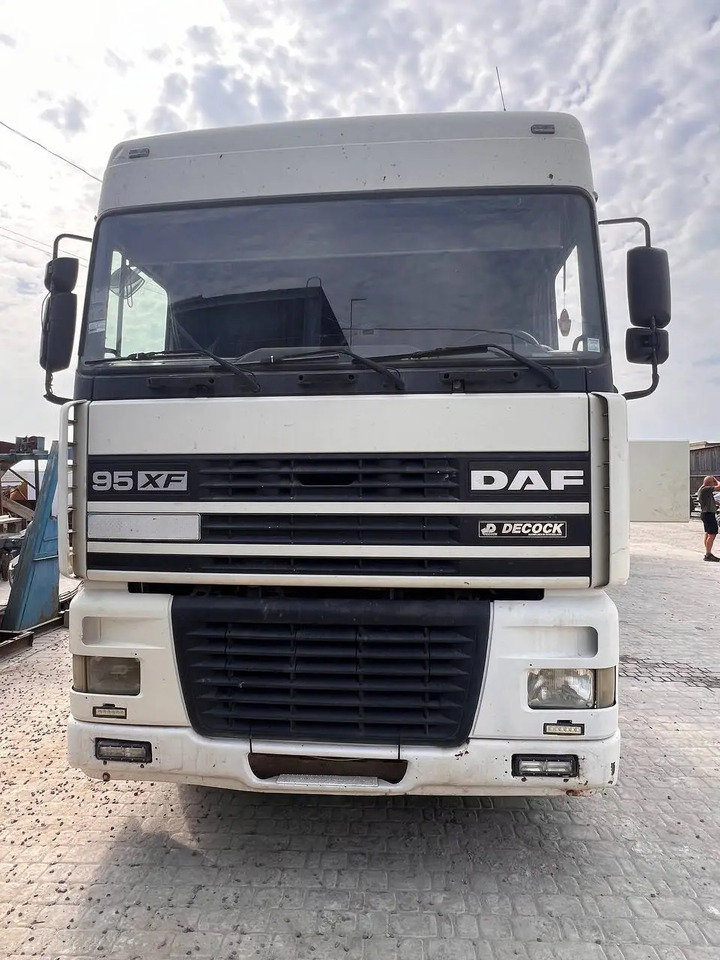 DAF XF 95.380 - Cabeza tractora: foto 3 DAF XF 95.380 - Cabeza tractora: foto 3