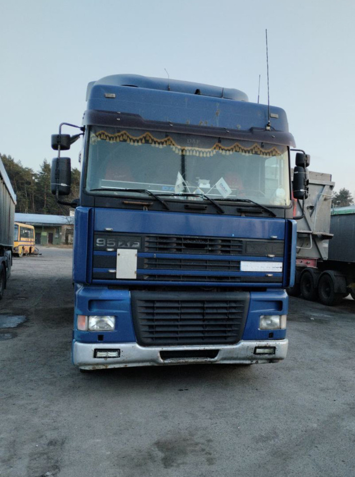 DAF XF 95.380 - Cabeza tractora: foto 2 DAF XF 95.380 - Cabeza tractora: foto 2