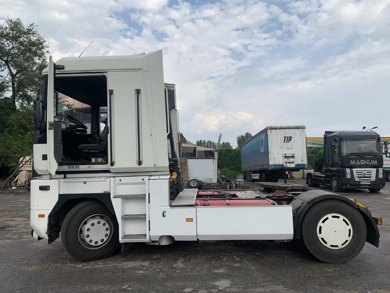 RENAULT Magnum 420 - Cabeza tractora: foto 3 RENAULT Magnum 420 - Cabeza tractora: foto 3