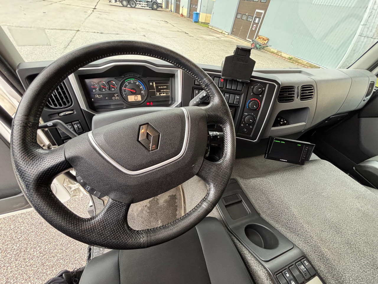 Camión caja cerrada RENAULT D WIDE 320: foto 14