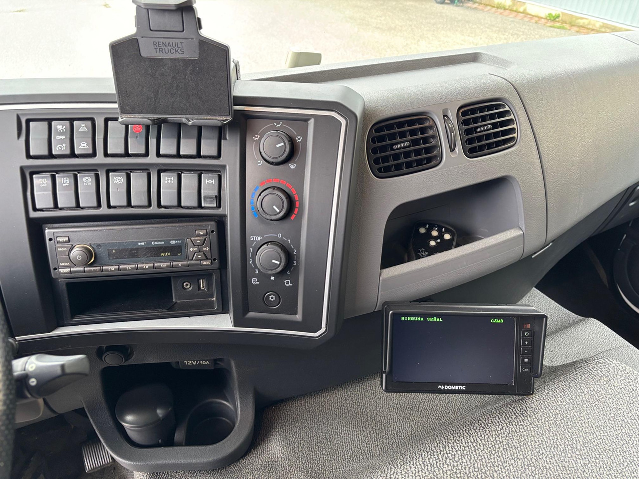 Camión caja cerrada RENAULT D WIDE 320: foto 16