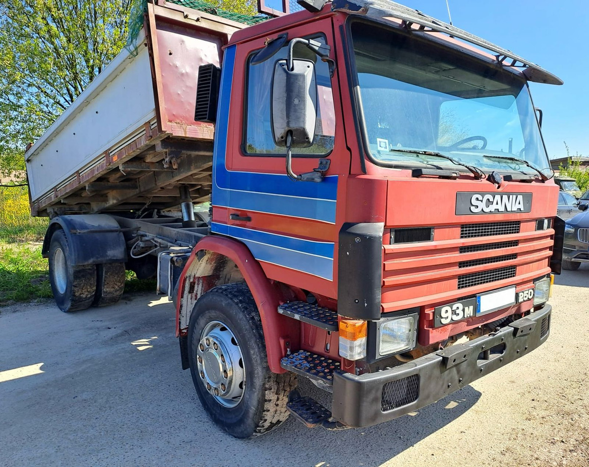 SCANIA 93 - Camión volquete: foto 1 SCANIA 93 - Camión volquete: foto 1