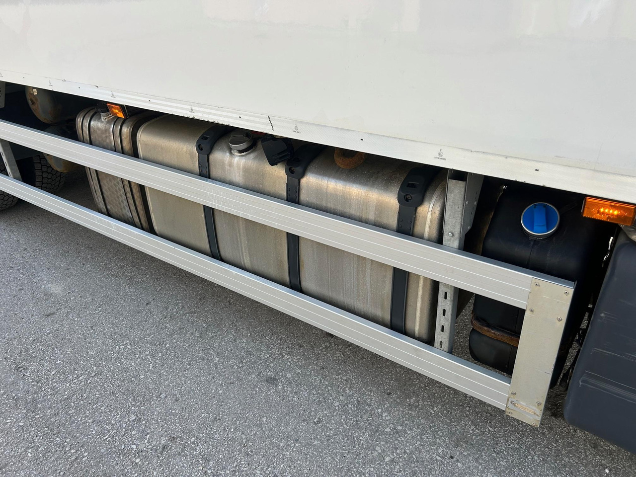 Camión frigorífico SCANIA G490: foto 11