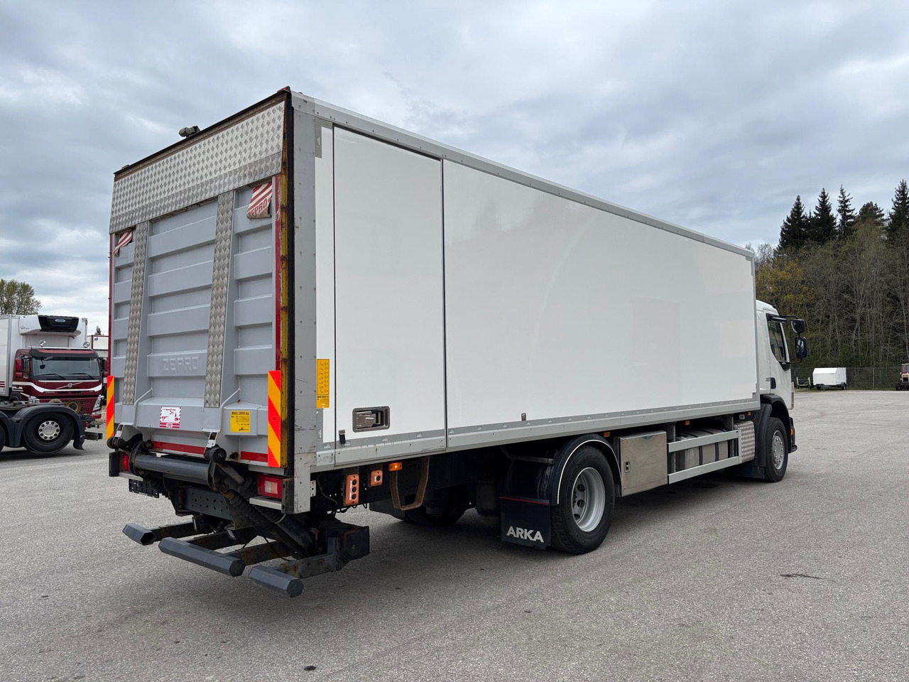 VOLVO FE320 - Camión caja cerrada: foto 4 VOLVO FE320 - Camión caja cerrada: foto 4