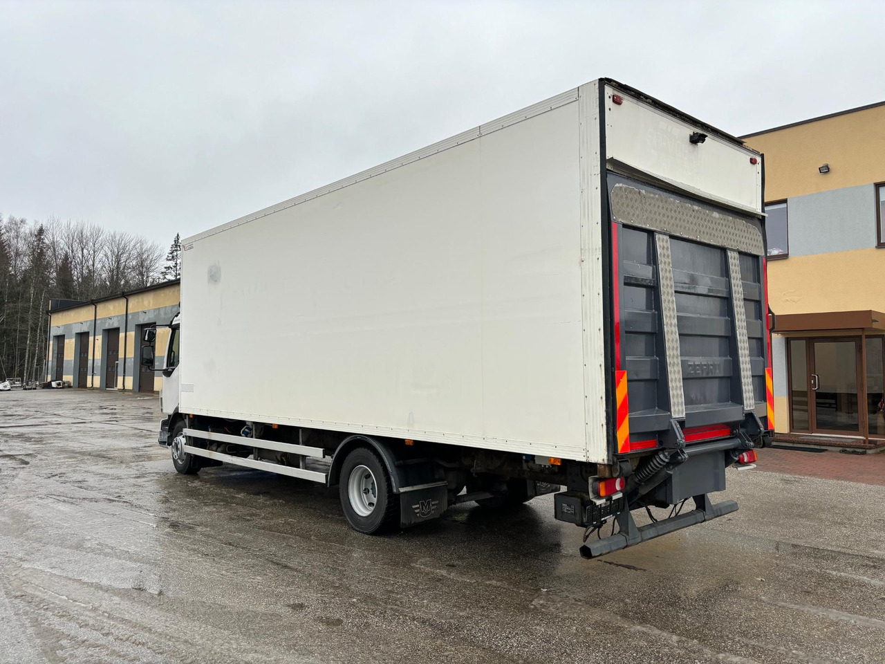 Camión frigorífico VOLVO FL 240: foto 8