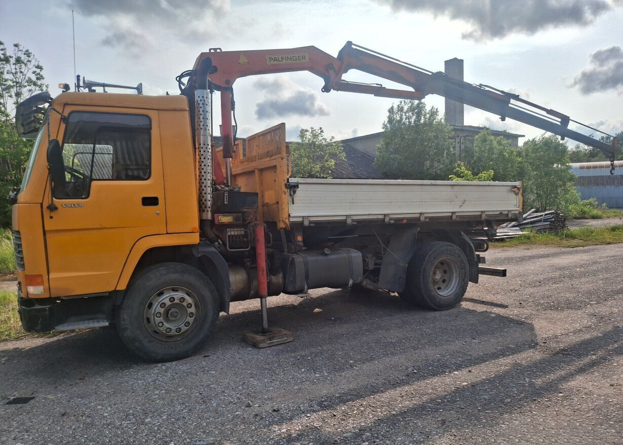 VOLVO FL10 - Camión volquete, Camión grúa: foto 1 VOLVO FL10 - Camión volquete, Camión grúa: foto 1