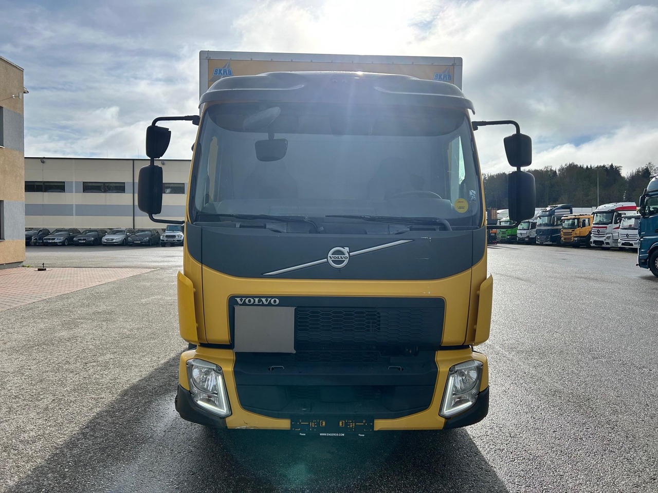 VOLVO FL250 - Camión caja cerrada: foto 4 VOLVO FL250 - Camión caja cerrada: foto 4