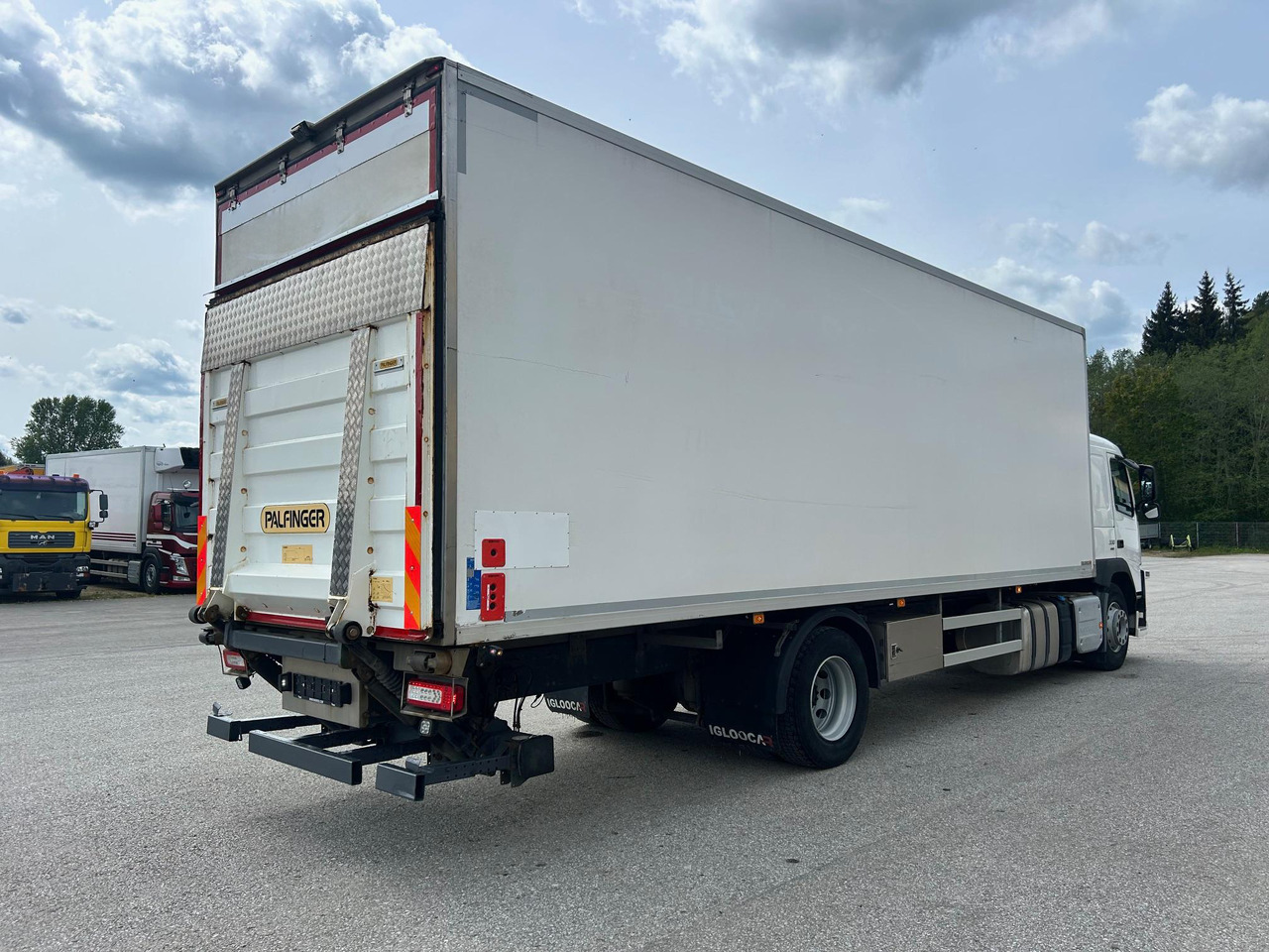 VOLVO FM330 - Camión frigorífico: foto 4 VOLVO FM330 - Camión frigorífico: foto 4