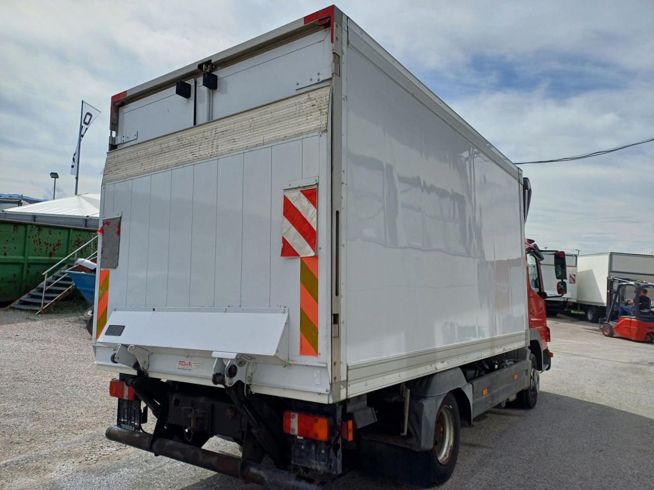 MERCEDES-BENZ 816 Euro5 AHK Luftfeder - Furgoneta frigorifica: foto 5 MERCEDES-BENZ 816 Euro5 AHK Luftfeder - Furgoneta frigorifica: foto 5