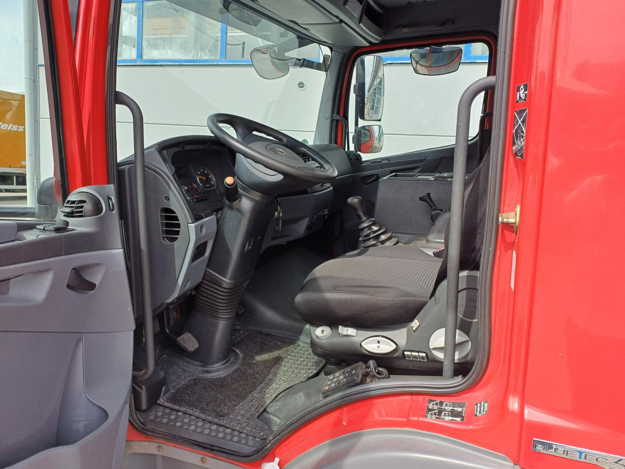 Foto del interior 1: Camión frigorífico MERCEDES-BENZ 816 Euro5 AHK Luftfeder
