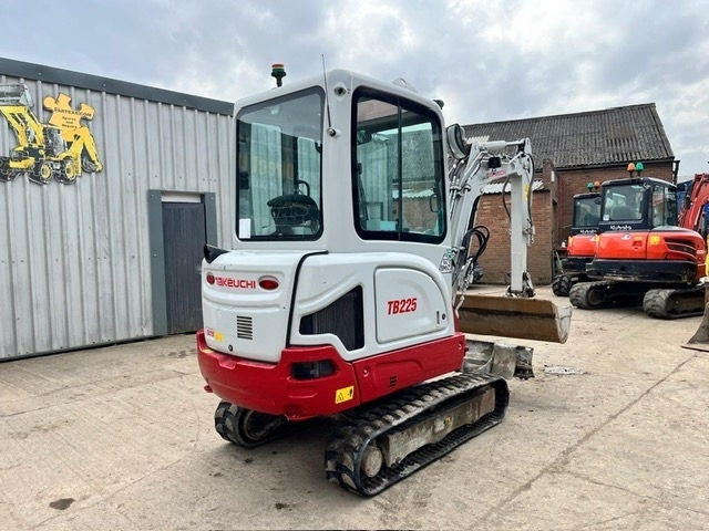 Takeuchi TB 225 - Miniexcavadora: foto 3 Takeuchi TB 225 - Miniexcavadora: foto 3