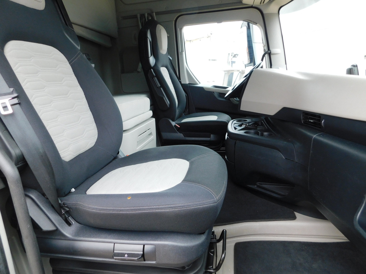 Ford F max ll 4x2 scab e6 12tx2620 - Cabeza tractora: foto 5 Ford F max ll 4x2 scab e6 12tx2620 - Cabeza tractora: foto 5