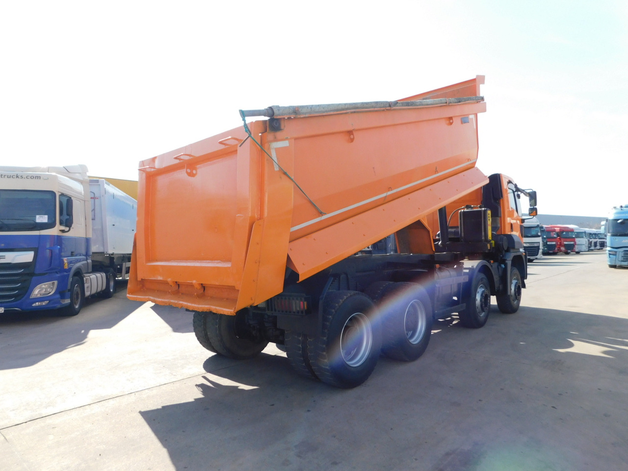 Ford 4142d 8x4 dcab e6 16s2230 - Camión volquete: foto 3 Ford 4142d 8x4 dcab e6 16s2230 - Camión volquete: foto 3