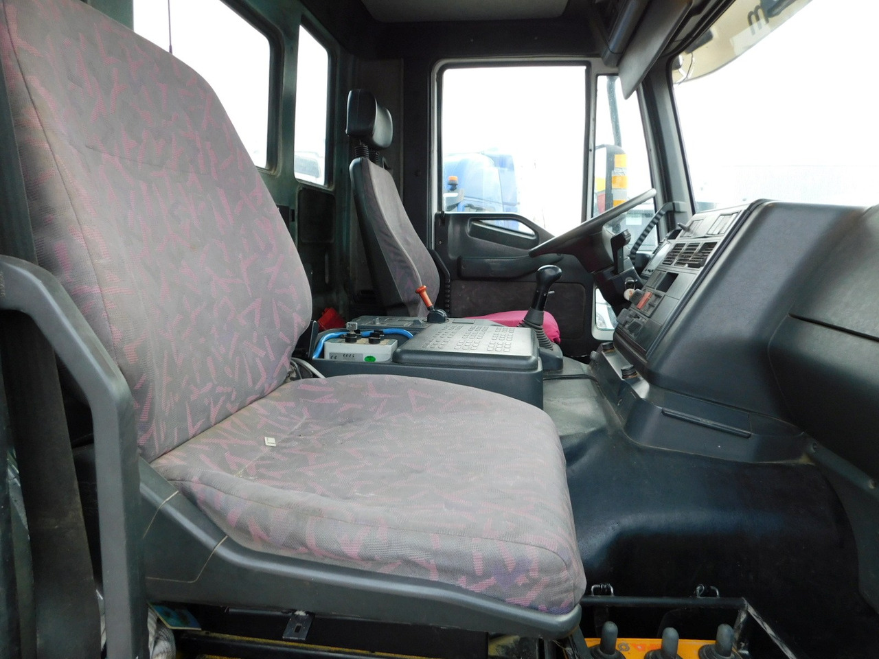 Iveco 410e44h80 - Camión hormigonera: foto 5 Iveco 410e44h80 - Camión hormigonera: foto 5