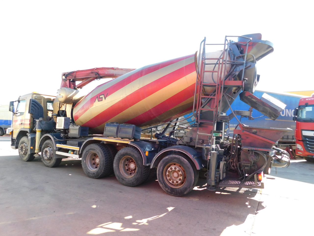 Volvo Pompa de beton cu mixer fm 9 - Camión hormigonera: foto 4 Volvo Pompa de beton cu mixer fm 9 - Camión hormigonera: foto 4