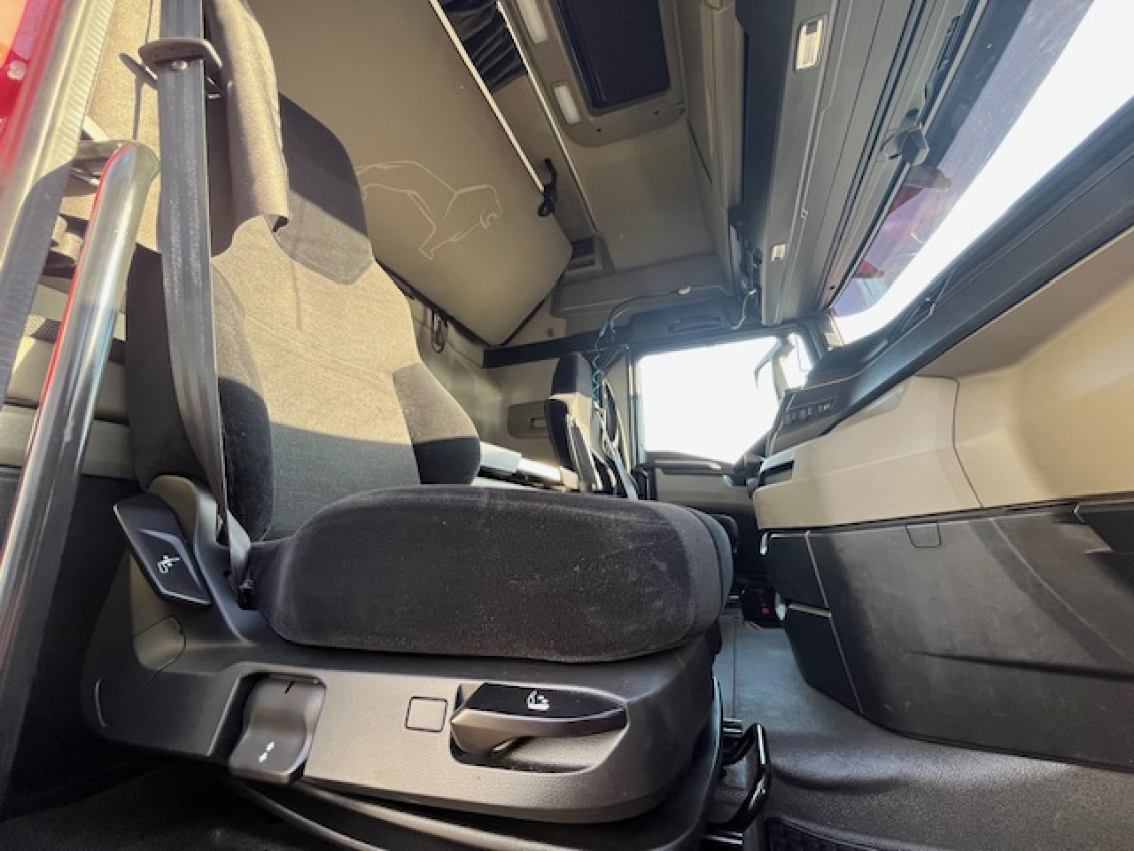 MAN TGX 18.510 4x2 LL SA - Vollgarantie MAN bis 01.27 - Cabeza tractora: foto 5 MAN TGX 18.510 4x2 LL SA - Vollgarantie MAN bis 01.27 - Cabeza tractora: foto 5