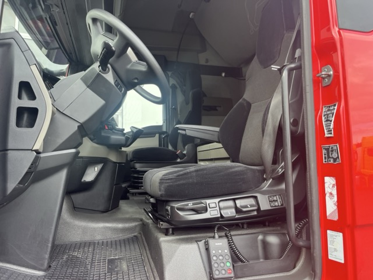 Cabeza tractora MAN TGX 18.510 4x2 LL SA - Vollgarantie MAN bis 01.27: foto 13 Cabeza tractora MAN TGX 18.510 4x2 LL SA - Vollgarantie MAN bis 01.27: foto 13