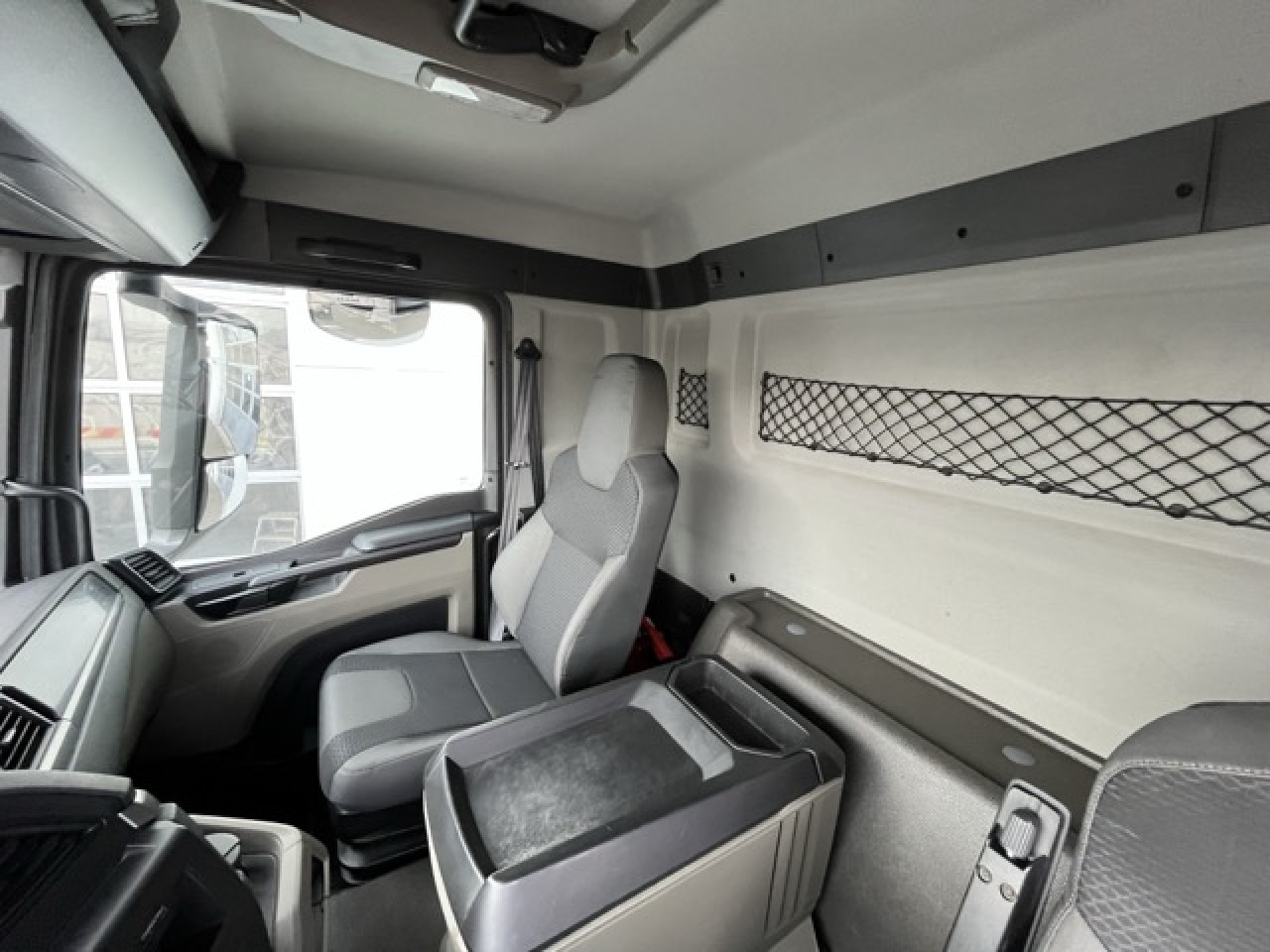 MAN TGS 26.360 6x2-4 LL Euro6 Klima AHK Luftfeder - Camión chasis: foto 3 MAN TGS 26.360 6x2-4 LL Euro6 Klima AHK Luftfeder - Camión chasis: foto 3