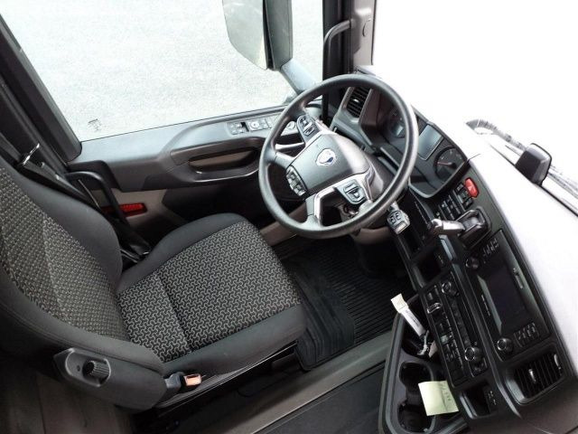 Foto del interior 1: Cabeza tractora Scania R 450