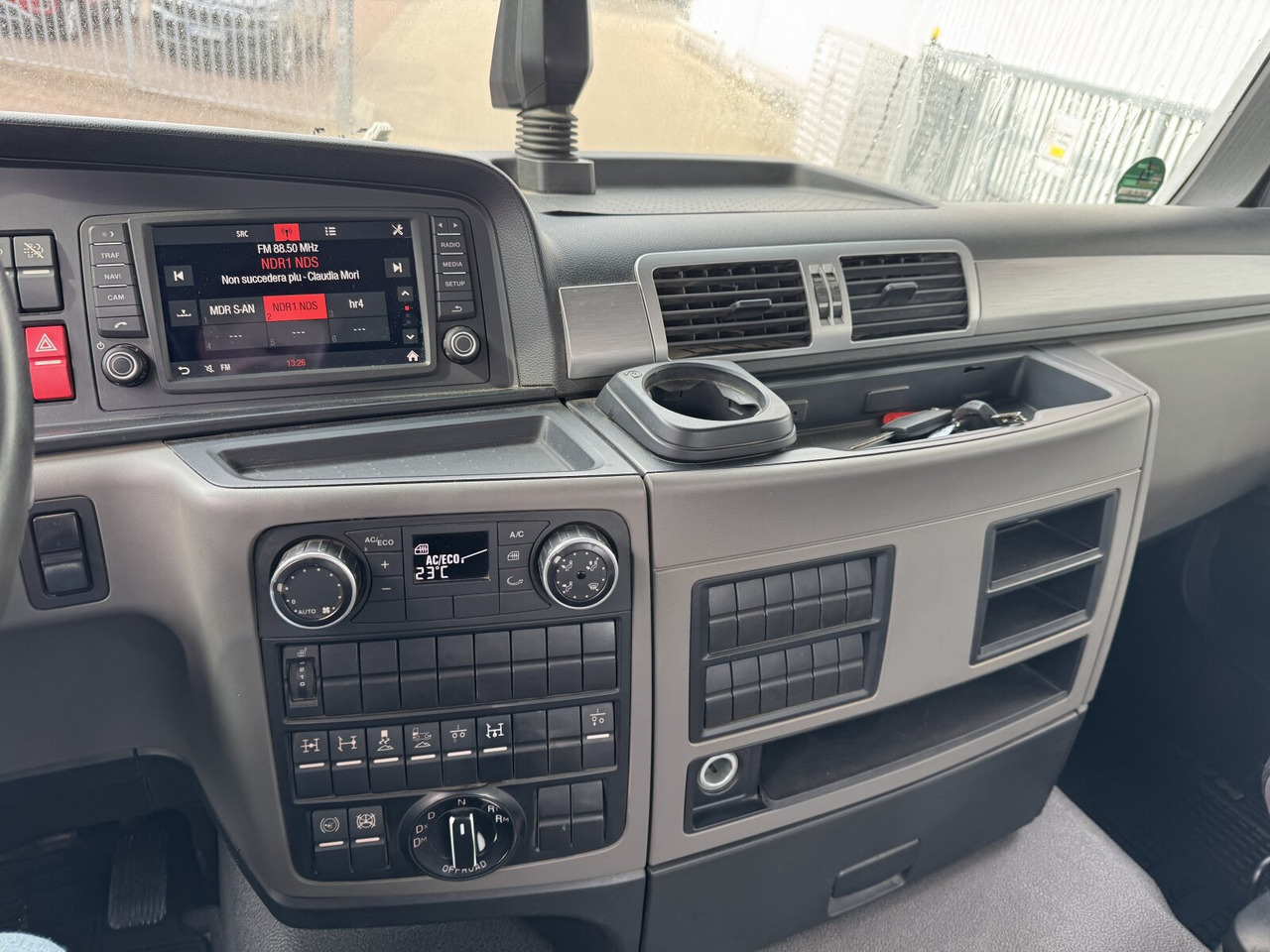 MAN TGS 26.500 6x4 BLS TGS 26.500 6x4 BLS, PriTarder, Navi, Hydraulik - Cabeza tractora: foto 4 MAN TGS 26.500 6x4 BLS TGS 26.500 6x4 BLS, PriTarder, Navi, Hydraulik - Cabeza tractora: foto 4