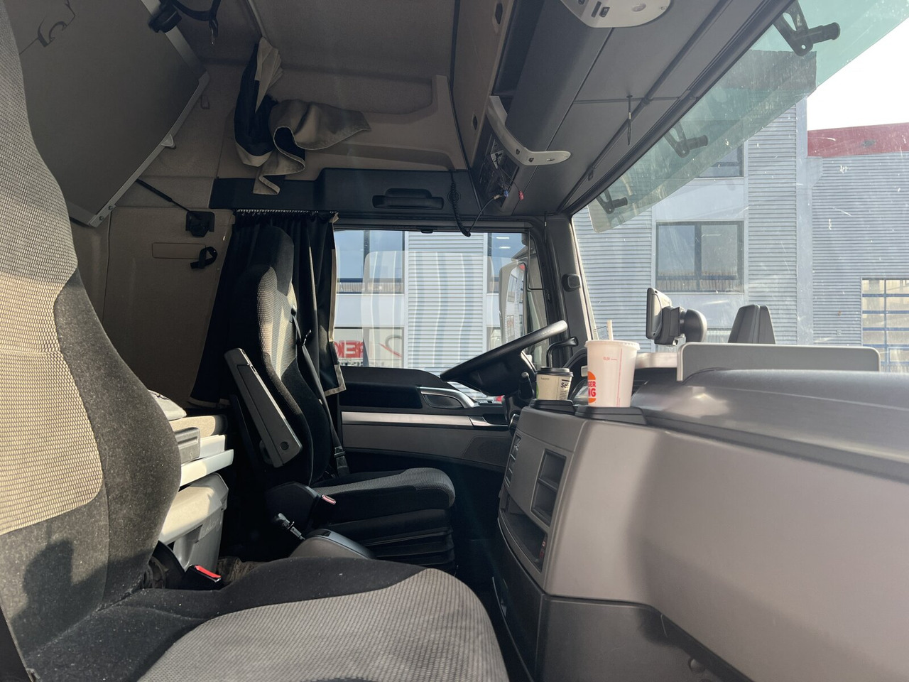 MAN TGX 18.500 4X2 LLS TGX 18.500 4X2 LLS, Retarder, Vollumer - Cabeza tractora: foto 5 MAN TGX 18.500 4X2 LLS TGX 18.500 4X2 LLS, Retarder, Vollumer - Cabeza tractora: foto 5