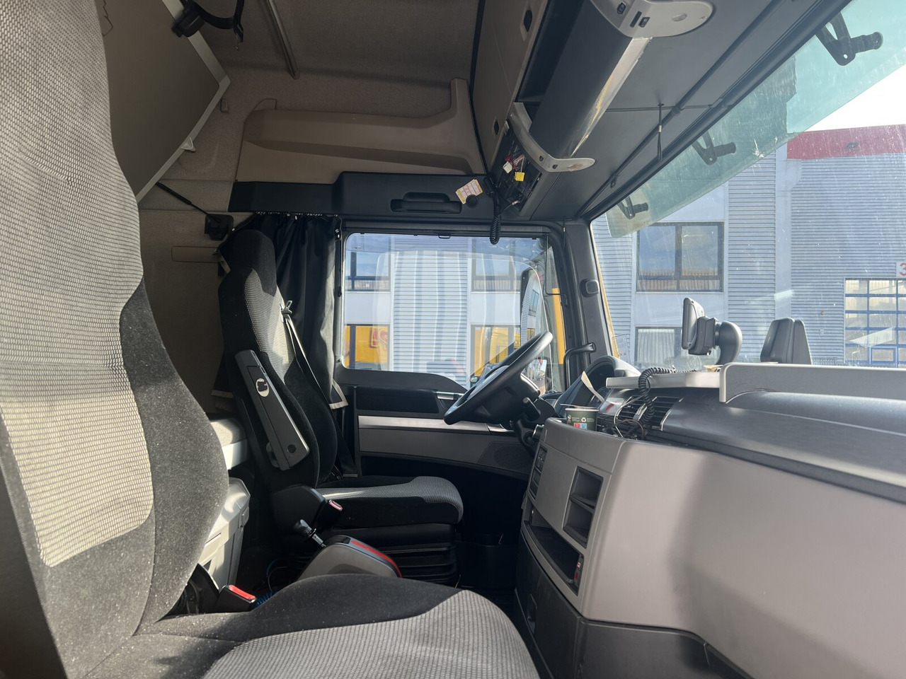 MAN TGX 18.500 4X2 LLS TGX 18.500 4X2 LLS, Retarder, Vollumer - Cabeza tractora: foto 3 MAN TGX 18.500 4X2 LLS TGX 18.500 4X2 LLS, Retarder, Vollumer - Cabeza tractora: foto 3