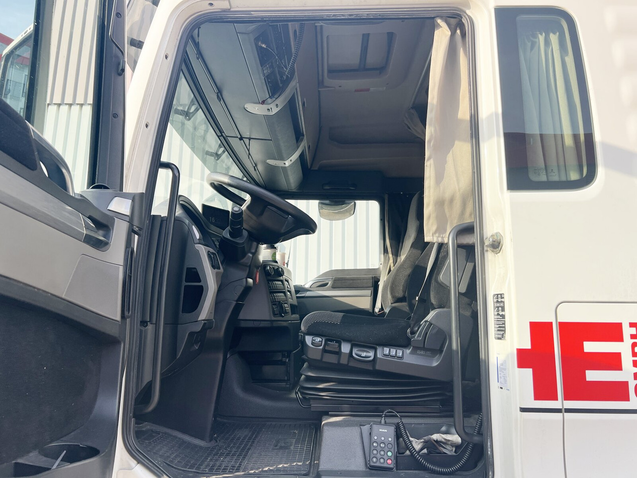 MAN TGX 18.500 4X2 LLS TGX 18.500 4X2 LLS, Retarder, Vollumer - Cabeza tractora: foto 4 MAN TGX 18.500 4X2 LLS TGX 18.500 4X2 LLS, Retarder, Vollumer - Cabeza tractora: foto 4