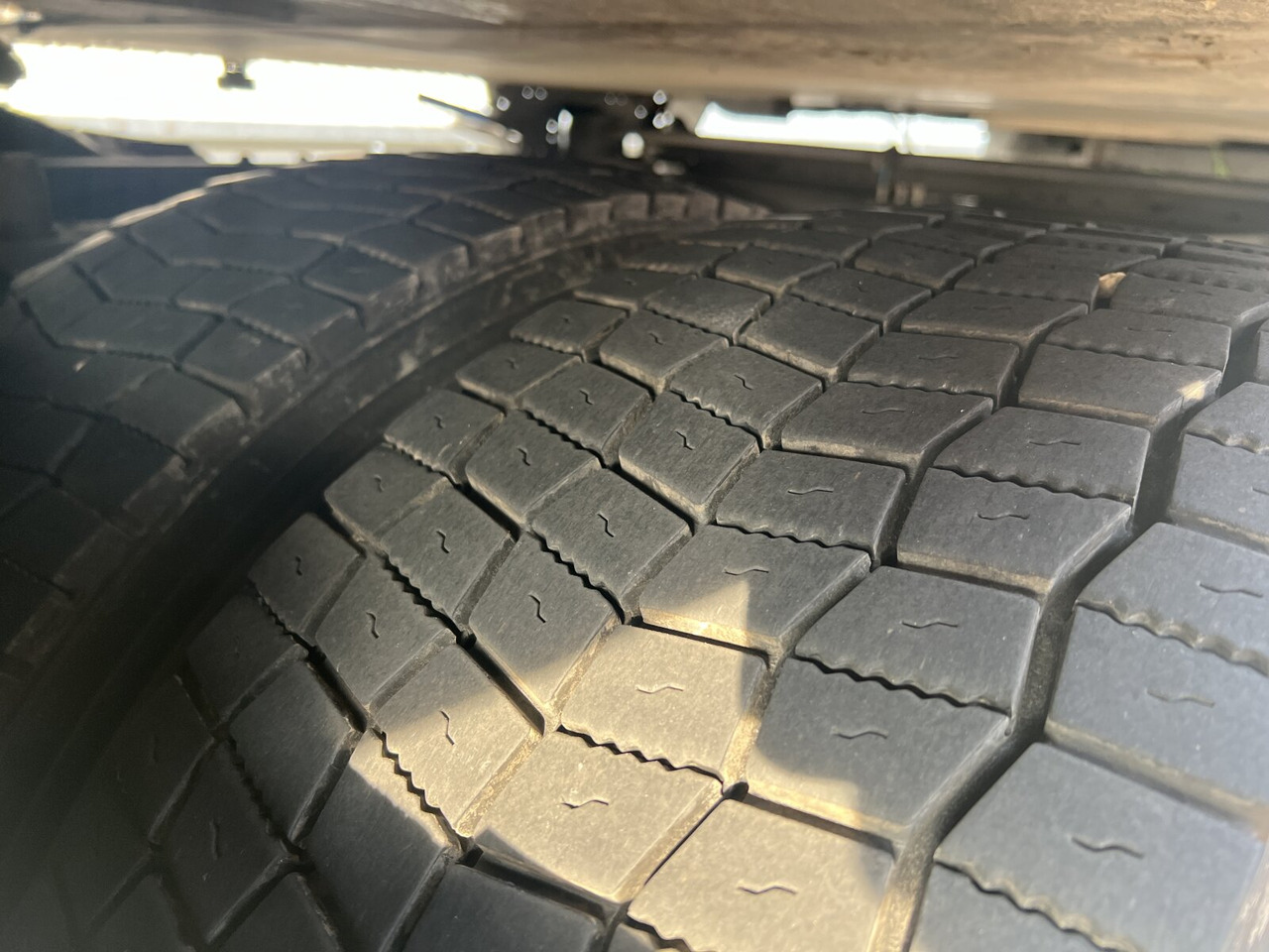 MAN TGX 18.500 4X2 LLS TGX 18.500 4X2 LLS, Retarder, Vollumer - Cabeza tractora: foto 3 MAN TGX 18.500 4X2 LLS TGX 18.500 4X2 LLS, Retarder, Vollumer - Cabeza tractora: foto 3