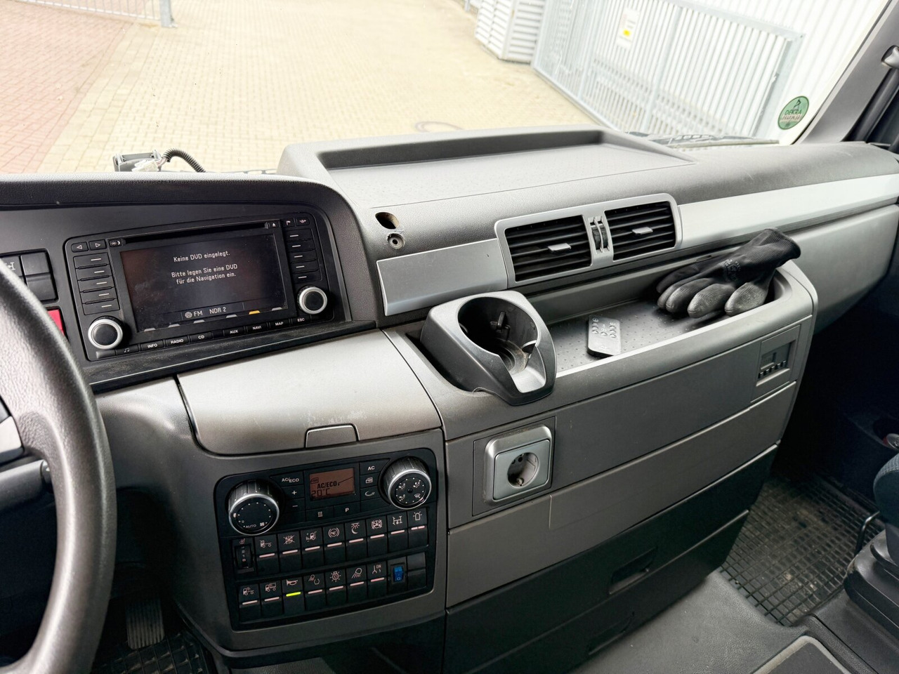 MAN TGX 26.480 6x4 BLS TGX 26.480 6x4 BLS, Retarder, XLX, Standklima, Hydraulik, zGG 90t - Cabeza tractora: foto 5 MAN TGX 26.480 6x4 BLS TGX 26.480 6x4 BLS, Retarder, XLX, Standklima, Hydraulik, zGG 90t - Cabeza tractora: foto 5