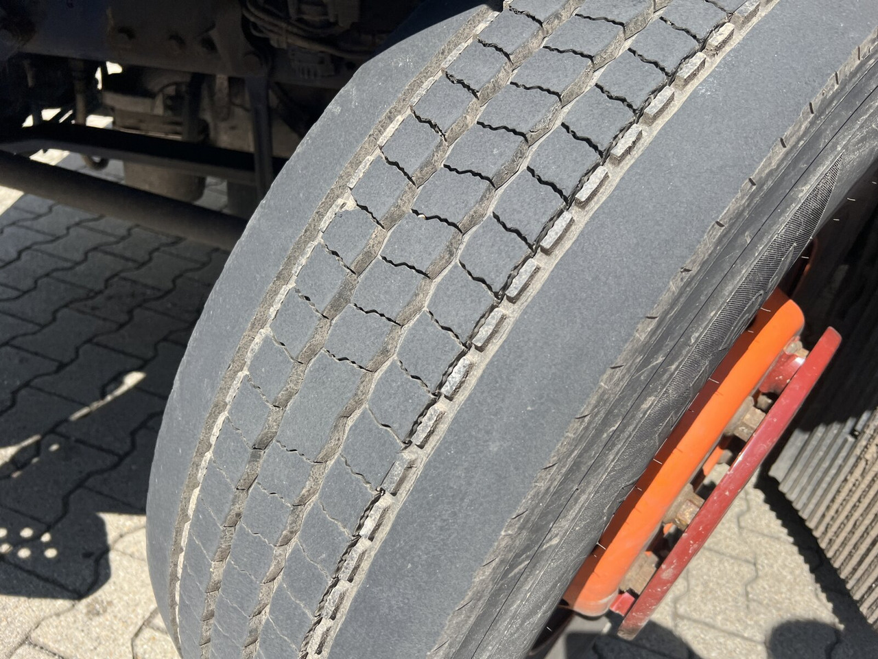 MAN TGX 26.500 6X2/4 BLS TGX 26.500 6X2/4 BLS, Intarder, Vorlauflenk-/lift, XXL-Fahrerhaus, 70t - Cabeza tractora: foto 4 MAN TGX 26.500 6X2/4 BLS TGX 26.500 6X2/4 BLS, Intarder, Vorlauflenk-/lift, XXL-Fahrerhaus, 70t - Cabeza tractora: foto 4