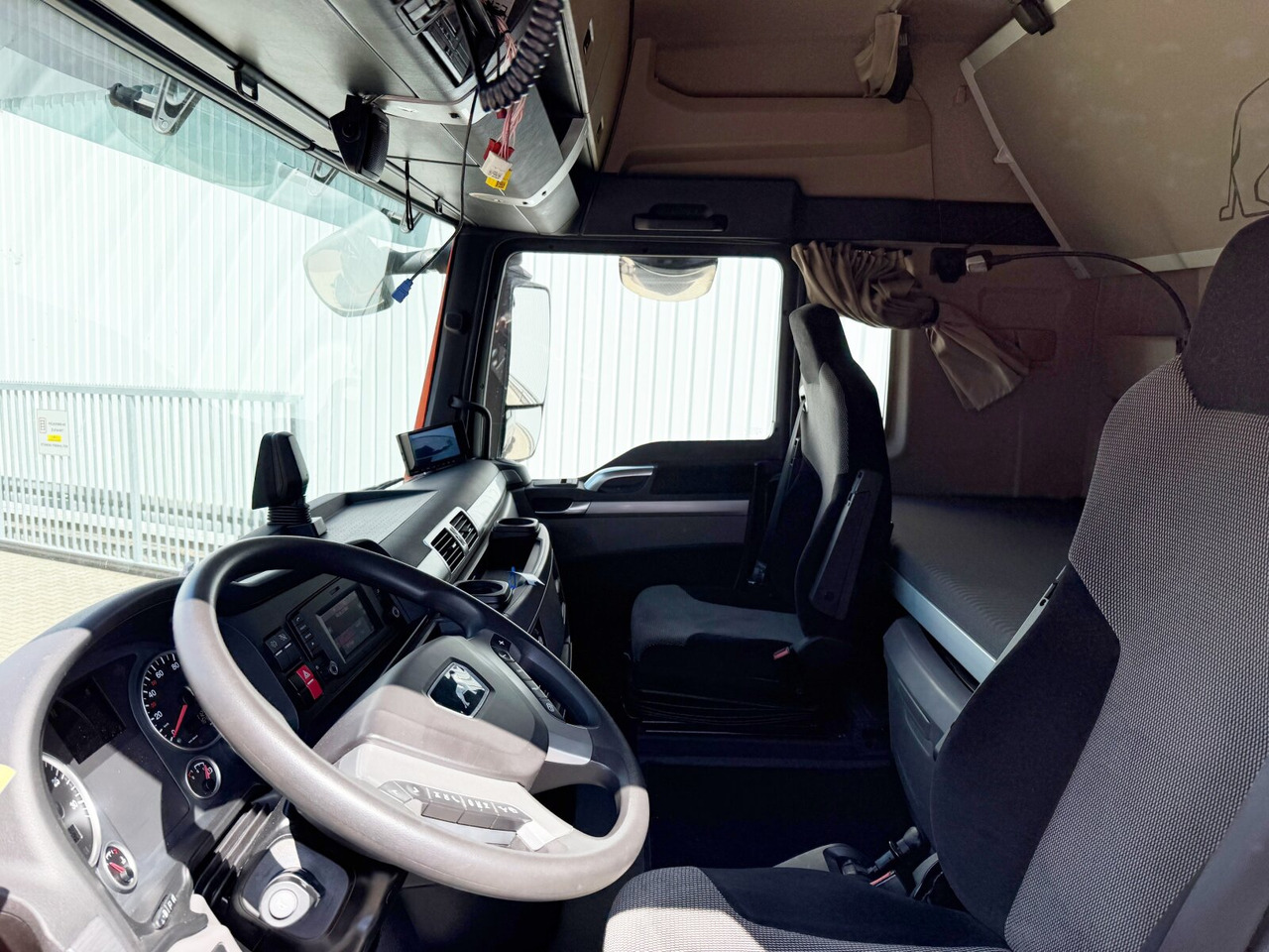 MAN TGX 26.510 6X2/4 BLS TGX 26.510 6X2/4 BLS, Intarder, Vorlauflenk-/lift, XLX-Fahrerhaus, Standklima - Cabeza tractora: foto 2 MAN TGX 26.510 6X2/4 BLS TGX 26.510 6X2/4 BLS, Intarder, Vorlauflenk-/lift, XLX-Fahrerhaus, Standklima - Cabeza tractora: foto 2