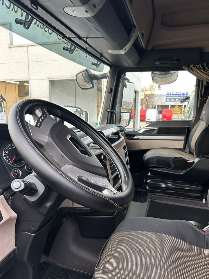 MAN TGX 33.580 6x4 BB TGX 33.580 6x4 BB, Retarder, zZGG 150.000kg - Cabeza tractora: foto 5 MAN TGX 33.580 6x4 BB TGX 33.580 6x4 BB, Retarder, zZGG 150.000kg - Cabeza tractora: foto 5