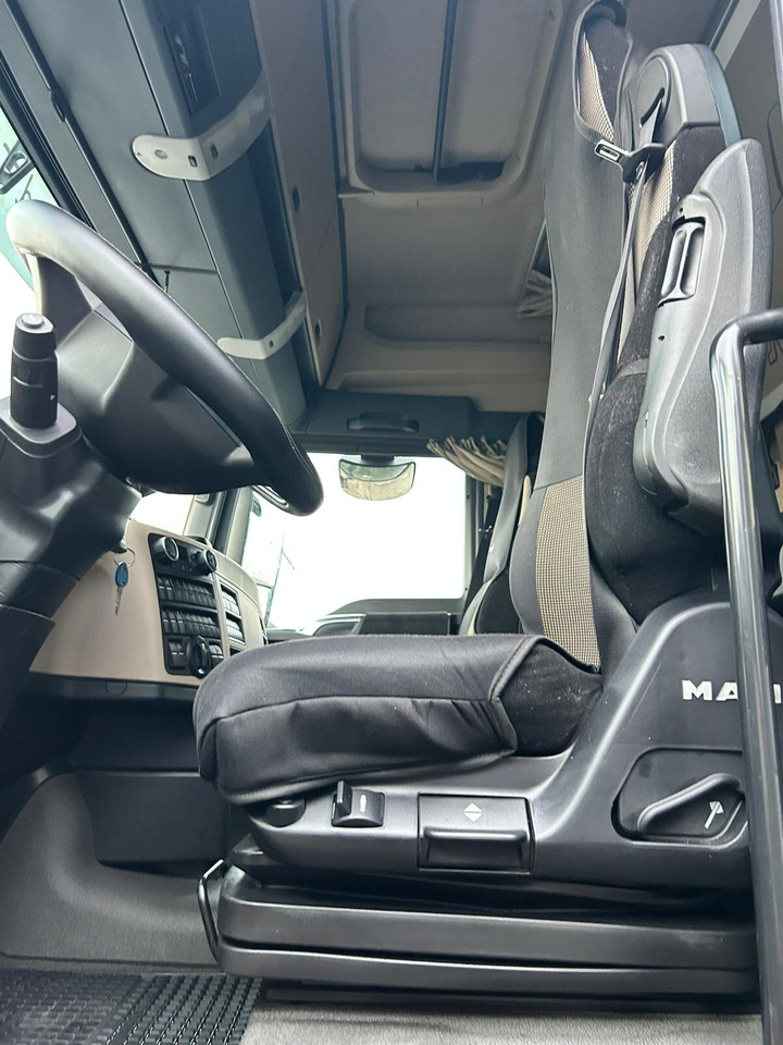 MAN TGX 33.580 6x4 BB TGX 33.580 6x4 BB, Retarder, zZGG 150.000kg - Cabeza tractora: foto 5 MAN TGX 33.580 6x4 BB TGX 33.580 6x4 BB, Retarder, zZGG 150.000kg - Cabeza tractora: foto 5