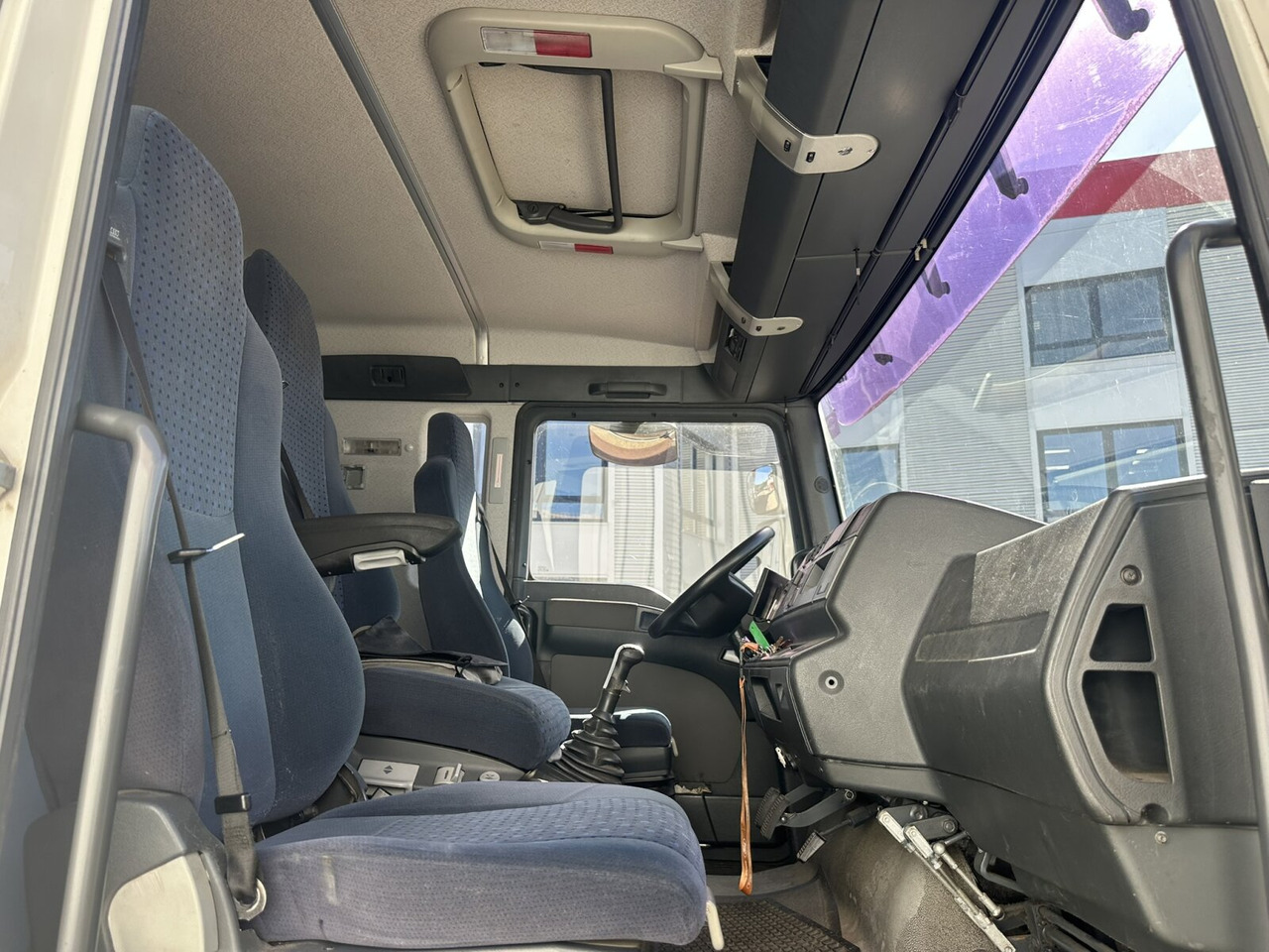 MAN TGA 18.360 LL 4x2 TGA 18.360 LL 4x2, Fahrschule - Camión: foto 3 MAN TGA 18.360 LL 4x2 TGA 18.360 LL 4x2, Fahrschule - Camión: foto 3