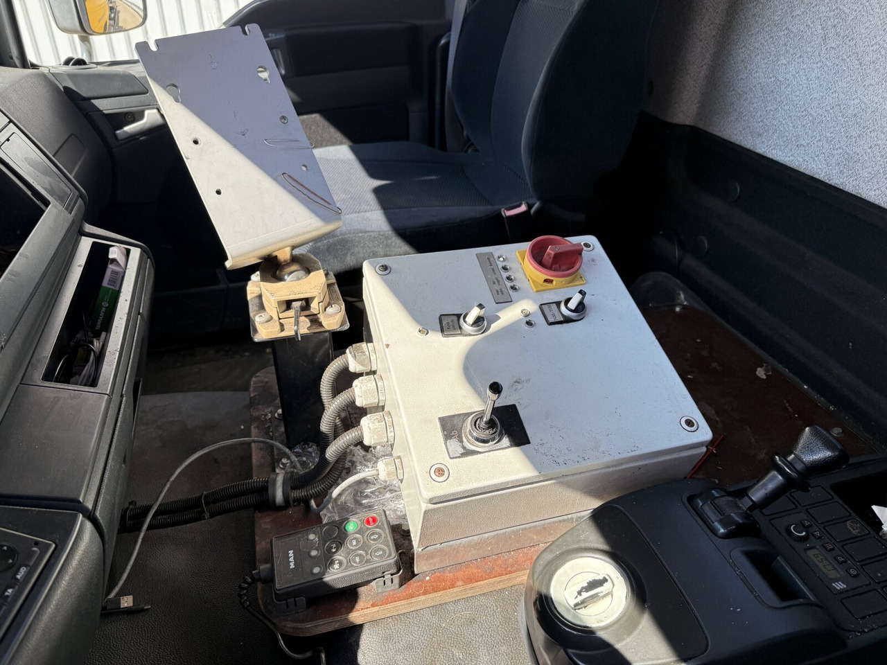 MAN TGM 18.290 4x2 LL TGM 18.290 4x2 LL, Hydr. Hubrahmen - Camión: foto 4 MAN TGM 18.290 4x2 LL TGM 18.290 4x2 LL, Hydr. Hubrahmen - Camión: foto 4