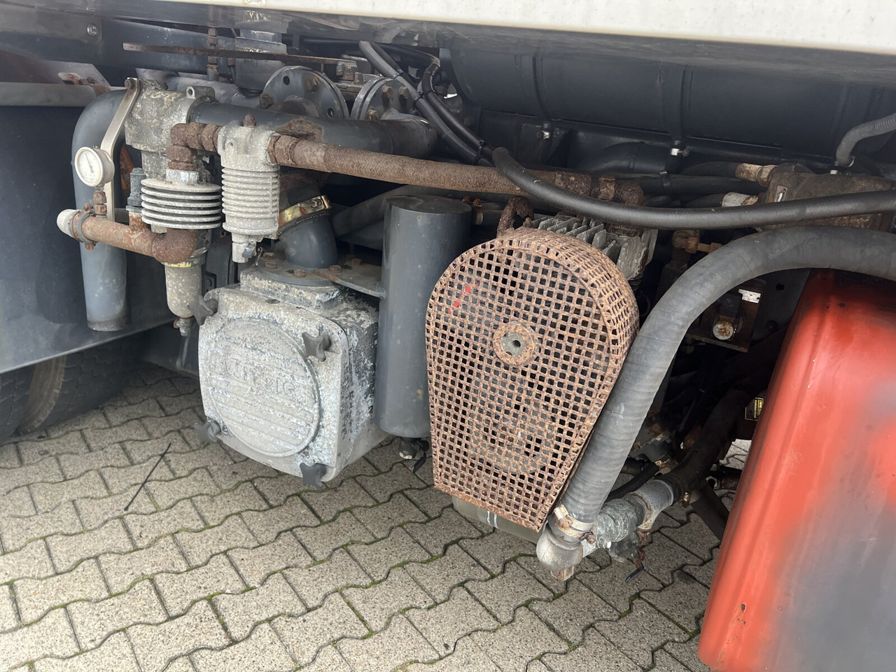 Mercedes-Benz Actros 2541 L 6x2 Actros 2541 L 6x2, Lenkachse, Küller Saug- und Spülwagen ca. 14m³ - Camión: foto 2 Mercedes-Benz Actros 2541 L 6x2 Actros 2541 L 6x2, Lenkachse, Küller Saug- und Spülwagen ca. 14m³ - Camión: foto 2