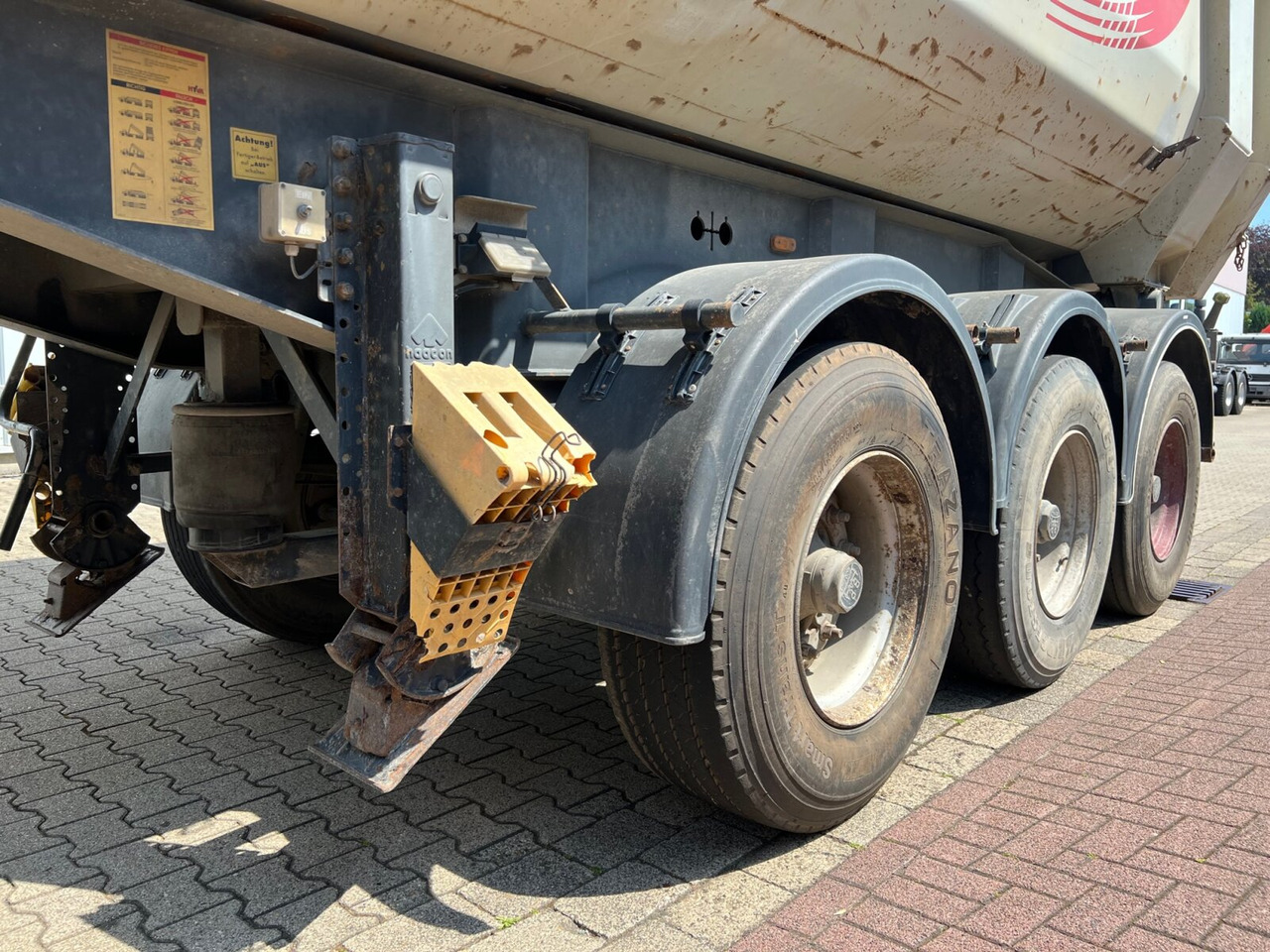 Semirremolque volquete Carnehl CHKS/HH CHKS/HH, Stahlmulde ca. 26m³, Liftachse: foto 12 Semirremolque volquete Carnehl CHKS/HH CHKS/HH, Stahlmulde ca. 26m³, Liftachse: foto 12