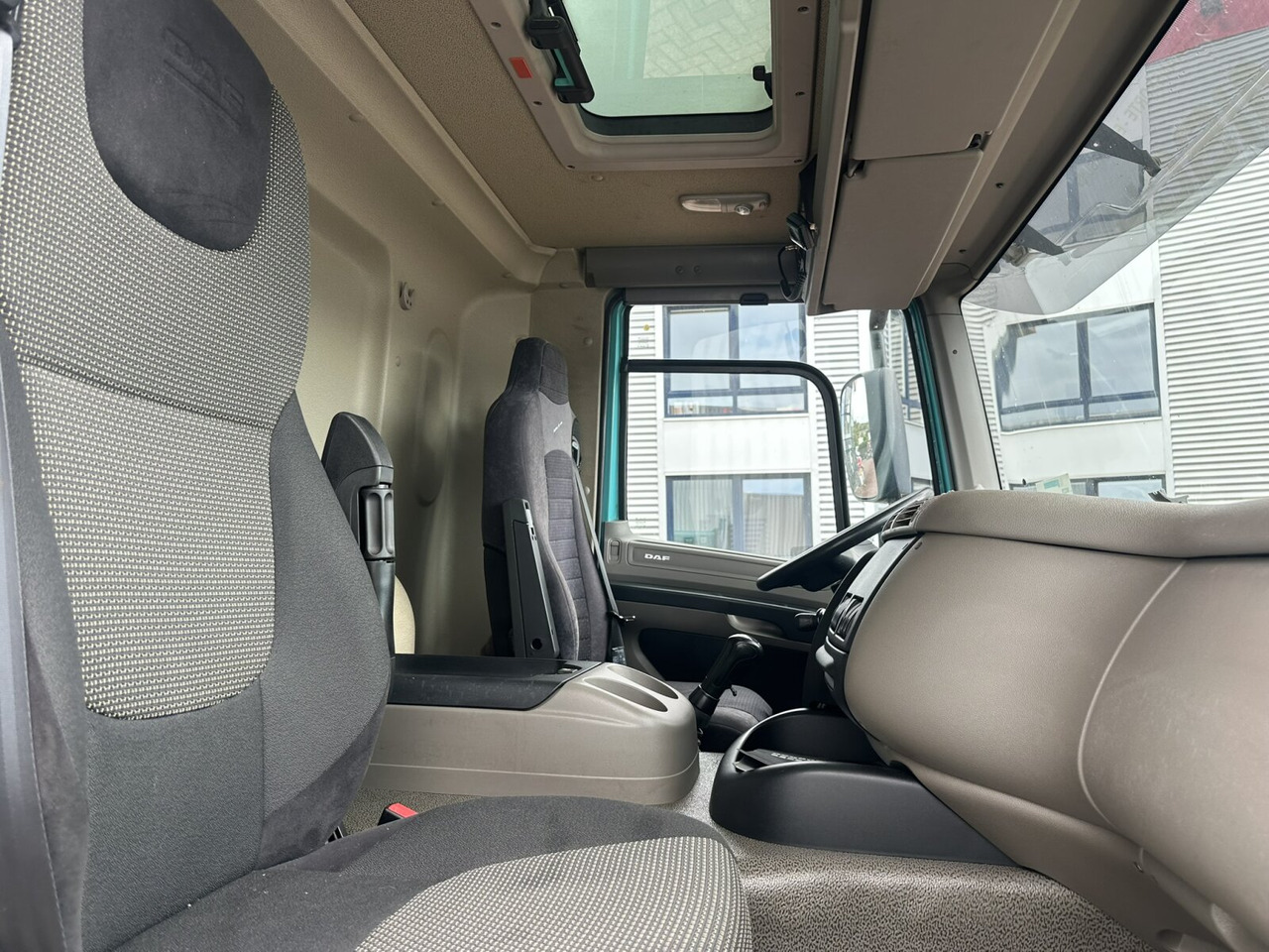 DAF CF 85.460 6x4 CF 85.460 6x4, Bordmatik links - Camión volquete: foto 5 DAF CF 85.460 6x4 CF 85.460 6x4, Bordmatik links - Camión volquete: foto 5